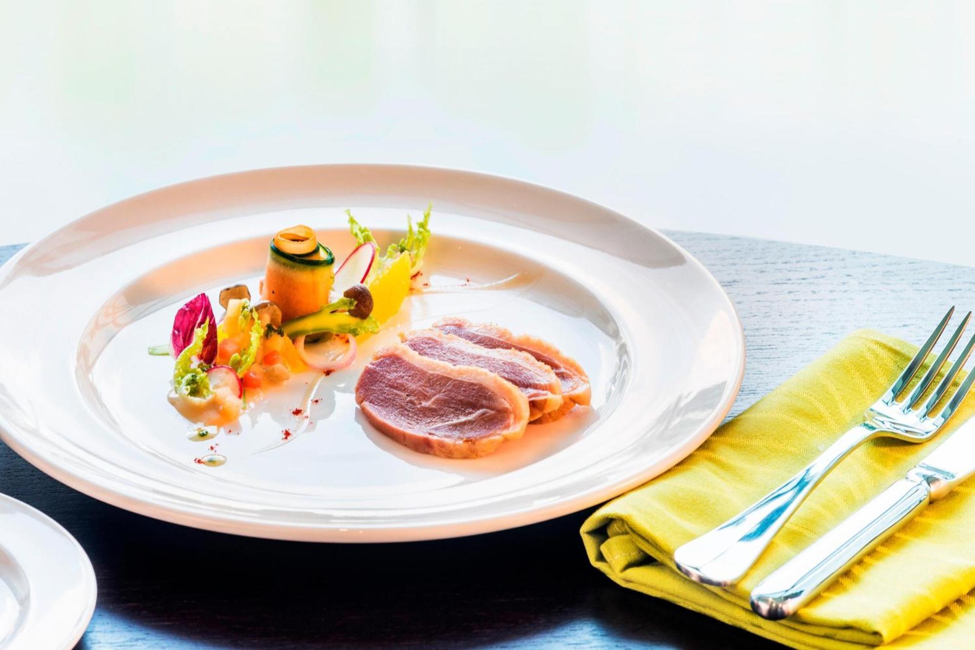 Le Meridien פוטראג'איה מראה חיצוני תמונה A plate of duck confit