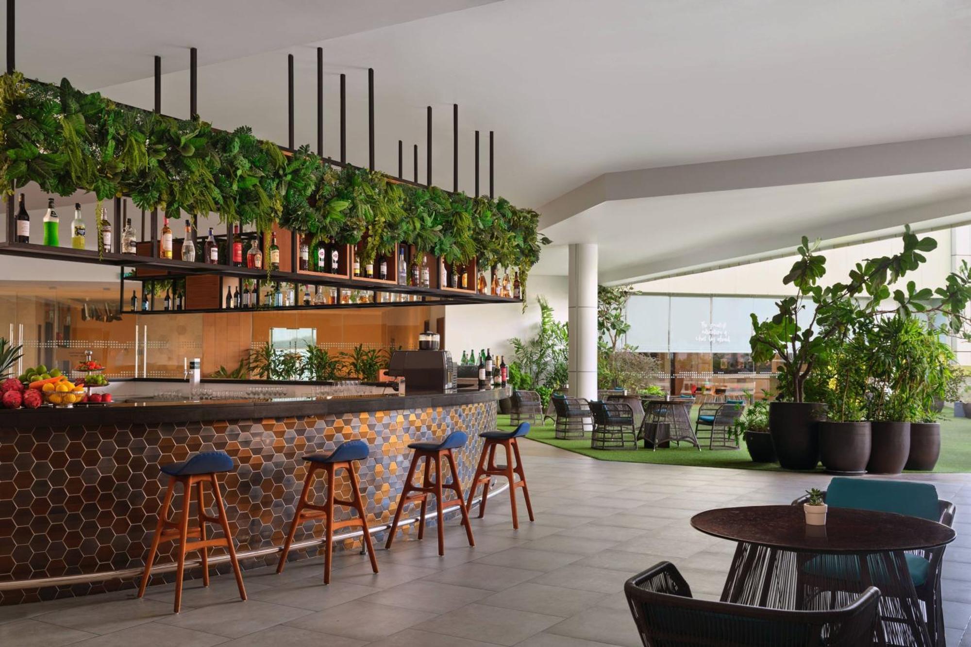 Le Meridien פוטראג'איה מראה חיצוני תמונה The rooftop bar at the hotel